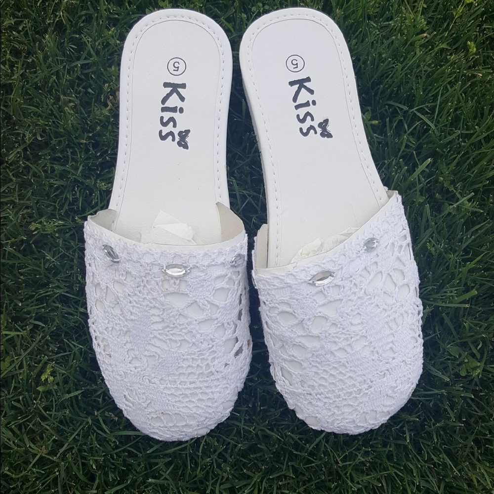 Kids Kiss White Embellished Lace Slippers